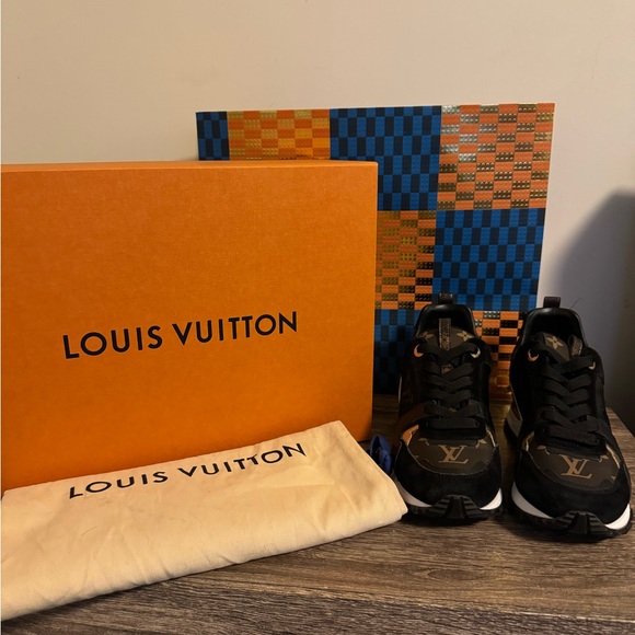 Louis Vuitton women’s Run Away Sneakers size EU 38 - 7.5 - Picture 1 of 8